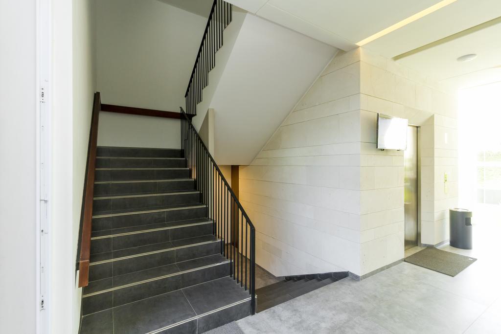 Reddoorz Plus Near Perbanas Джакарта Экстерьер фото