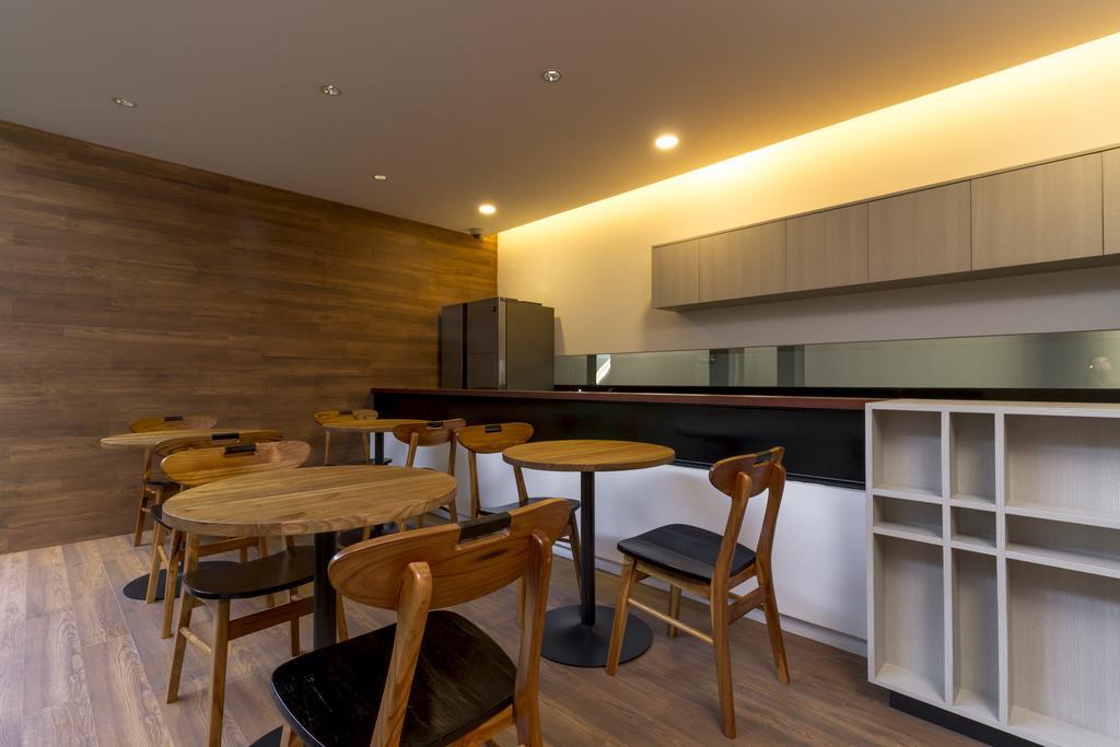 Reddoorz Plus Near Perbanas Джакарта Экстерьер фото