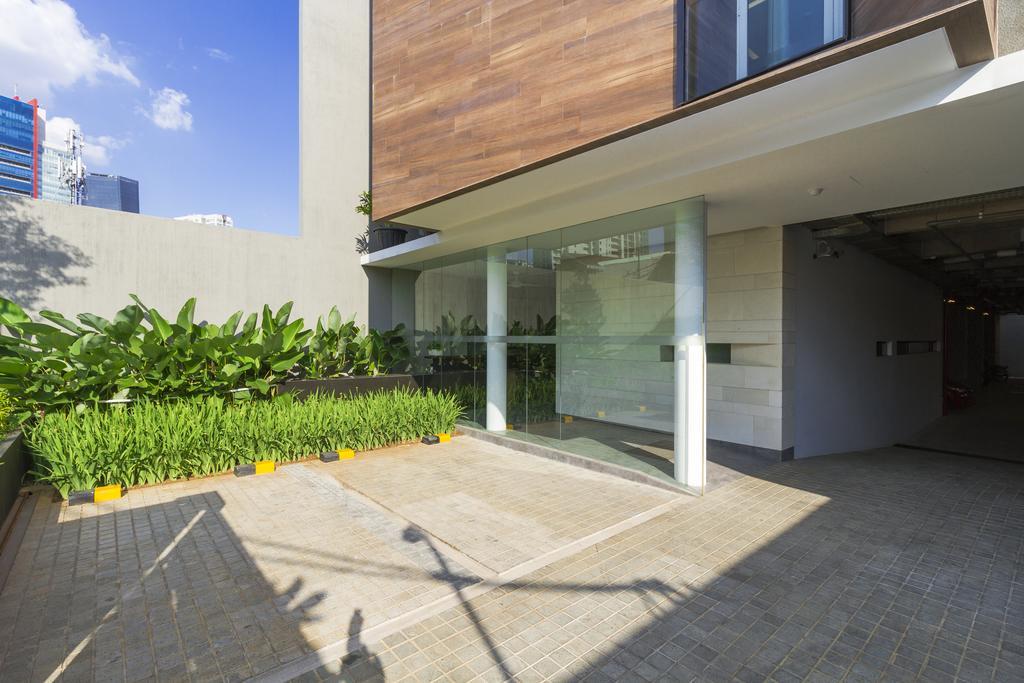 Reddoorz Plus Near Perbanas Джакарта Экстерьер фото