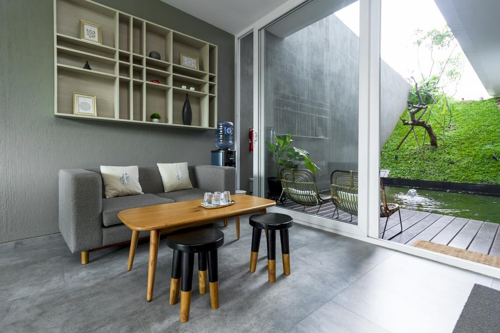 Reddoorz Plus Near Perbanas Джакарта Экстерьер фото